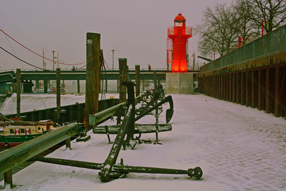 Leuchtturm PAGENSAND SÜD im Museumshafen Övelgönne im Januar 2016