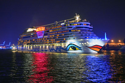 AIDAbella  zu den Hamburg Cruise Days am 12.09.2015