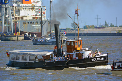 Dampfschlepper WOLTMAN zum 827.Hamburger Hafengeburtstag
