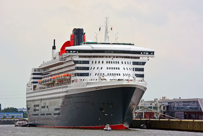 Queen Mary 2 am HCC Steinwerder zu den Hamburg Cruise Days am 13.09.2015