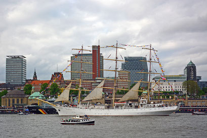 DAR MLODZIEZY zum 825.Hamburger Hafengeburtstag 2014