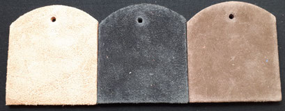 Rau-Dickleder Reverse, natural, schwarz, braun. Toolings und Punzierungen möglich. Recht unempfindlich und mit einer tollen warmen Haptik