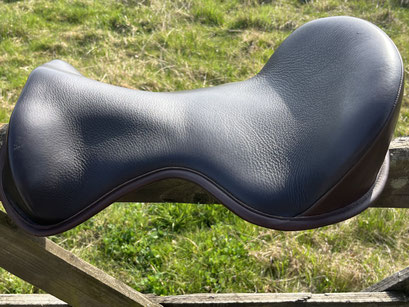 € 180,00 Freeform Sitz Trail 17“ schokobraun mit dunkelbrauner Einfassung