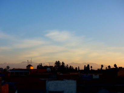 Toller Sonnenuntergang mit Bergpanorama.