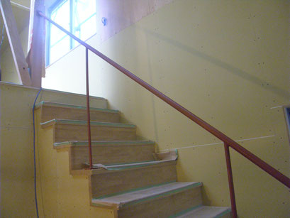 室内スチール階段手摺の工事写真
