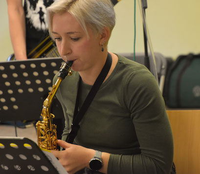 Julia "4.Stimme & Saxophon"