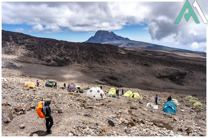 Erlebe den Längsten Downhill der Welt! Kilimanjaro 5.895m mit dem Mountain Bike und AMICAL ALPIN 