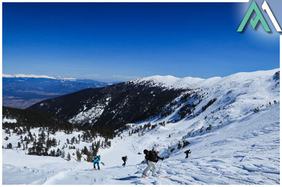 Freeride Skitouren in Bansko im Piringebirge in Bulgarien mit AMICAL ALPIN
