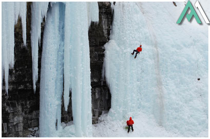 Eiskletterkurs im Aosta-Tal Erlebe die Faszination Eisklettern mit Eisfällen von Einsteiger bis Fortgeschritten mit AMICAL ALPIN