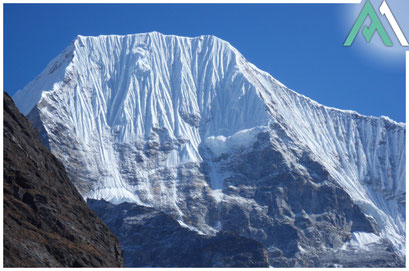 ROLWALING DURCHQUERUNG Rolwaling-Trek mit Gipfelabenteuer am majestätischen Parchamo Peak 6.273m mit AMICAL ALPIN