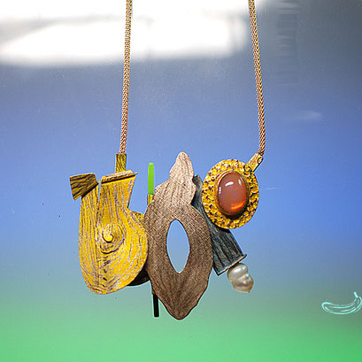 verkauft  Silber bemalt/patiniert, Feingold, Feueropal, SW-Perle, Kette vergoldet  