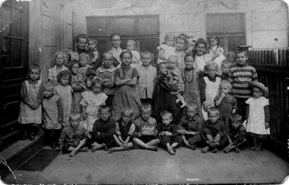 Haus gemeinschaft in Breslau, sollen Kinder von Knie`s dabei sein