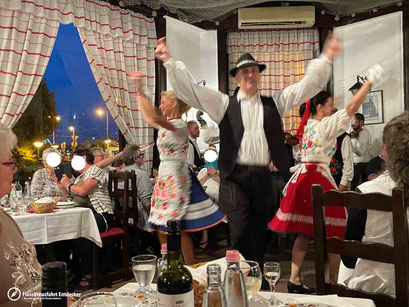 Folklore-Show am Abend