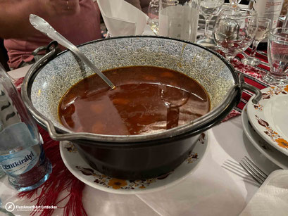Leckere ungarische Gulaschsuppe