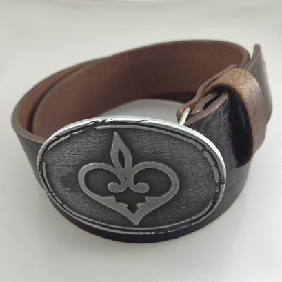 Beltbuckle aus Zamak, angefertigt nach Kundenwunsch mit passendem Gürtel aus Voll-Rindleder. Echte traditionelle Handarbeit. - Schnallenkunst