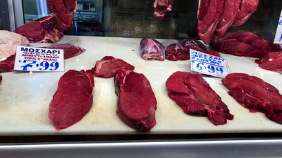 Athen '17 | «Central Market». Athens berühmter Fleisch- und Fischmarkt. Mit Obst- und Gemüseständen wie auch Restaurants.