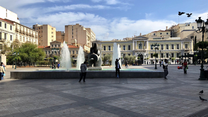 Athen '17 | «Kotzias Square» | Der Platz vor dem Rathaus hat im Laufe der Geschichte seinen Namen viele Male geändert. Heute ist er - erneut - nach dem griechischen Politiker Konstantinos Kotzias benannt.
