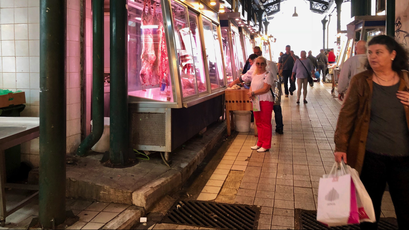 Athen '17 | «Central Market». Athens berühmter Fleisch- und Fischmarkt. Mit Obst- und Gemüseständen wie auch Restaurants.
