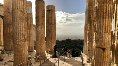 Athen '17 | Die Propyläen bilden den monumentalen und repräsentativen Torbau zum heiligen Bezirk der Akropolis | Zwischen 437 und 432 v.Chr. errichtet.