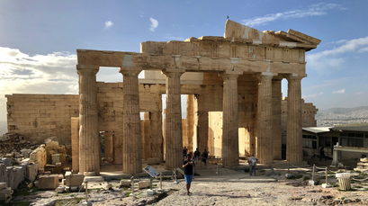 Athen '17 | Die Propyläen bilden den monumentalen und repräsentativen Torbau zum heiligen Bezirk der Akropolis | Zwischen 437 und 432 v.Chr. errichtet.