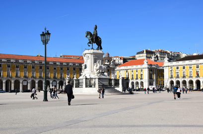 Lissabon '16 | «Praça do Comércio». Die Reiterstatue auf der Mitte des Platzes stellt José I. dar, entworfen von Joaquim Machado de Castro.