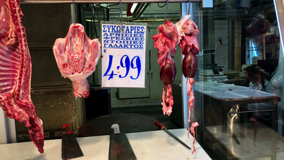 Athen '17 | «Central Market». Athens berühmter Fleisch- und Fischmarkt. Manchmal für uns ungewohnte «Produktpräsentationen».