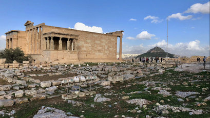 Athen '17 | «Erechtheion» | Ein Tempel im ionischen Baustil | Etwa zwischen 420 und 406 v. Chr. erbaut. Der Lykabettus im Hintergrund.