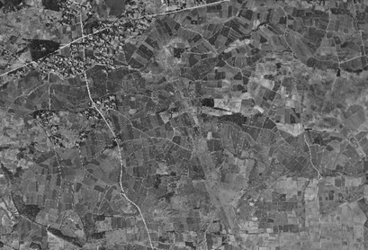 １９４８年４月に米軍が撮影。中央に滑走路跡が見えます。
