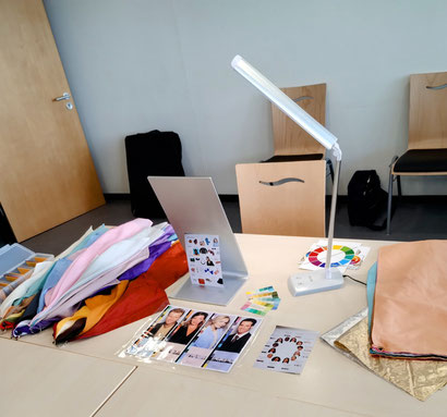 Seminar Farbberatung vor Ort für Firmen, Privatpersonen und Gruppen