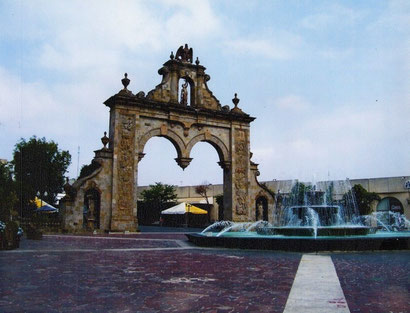Monumental Arc in Zapopan Jalisco design by Gullermo Gonzalez I.