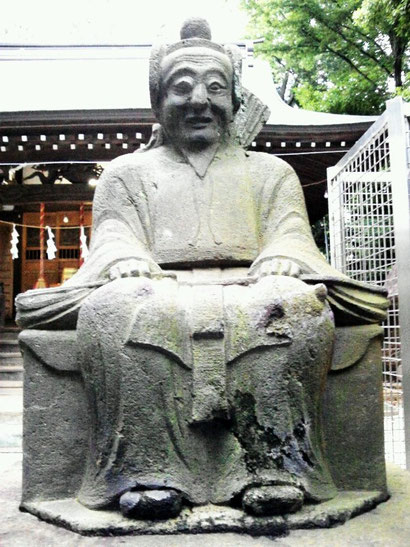 向かって右 老年の随身像