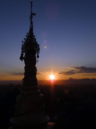 Sonnenuntergang von der Thiri Mingala Taungweh Pagode