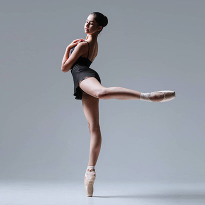 Ballet dancer on pointe