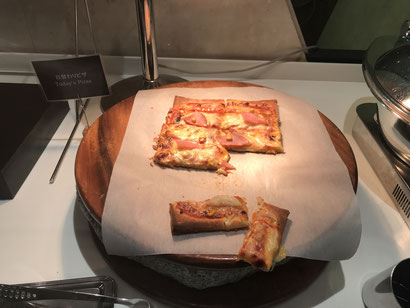 四角い日替わりのピザ