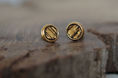 Einzigartiger Holzschmuck aus recyceltem Holz und Gold von HolzundGold