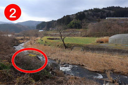 伝説にある大川に転げ落ちた石だと思われる場所の画像。