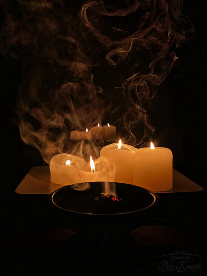Exponattitel: Räucherritual vor dem Zauberspiegel - Exponatgröße: 30 x 40 - Art: fineART - © by Pelz Kreativ 2022