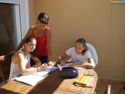 Comme elles sont studieuses!