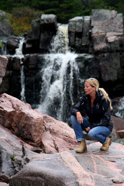 WILDROMANTISCHER *BROOK BEACH* MIT WASSERFALL AUF CAPE BRETON ISLAND