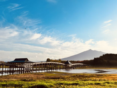 鶴の舞橋と岩木山