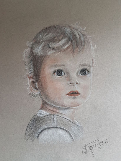 Luna. crayon pierre noire, sanguine et crayon pierre blanche. (2018)