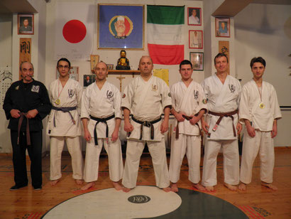 Foto di gruppo esami in dojo Italia Seigokan 18/02/2011