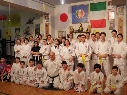 Foto di gruppo esami in dojo Italia Seigokan 18/02/2011