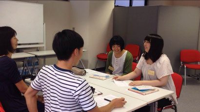 ↑ ひとりひとり、読み上げて渡します