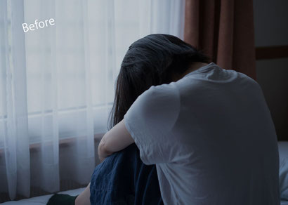 いじめに耐えられず辛さから部屋にひきこもる少女