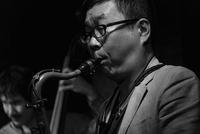 撮影、越野龍彦氏