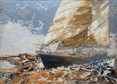 voilier bleu aux voiles jaunes sur une mer agitée orange avec un ciel bleu