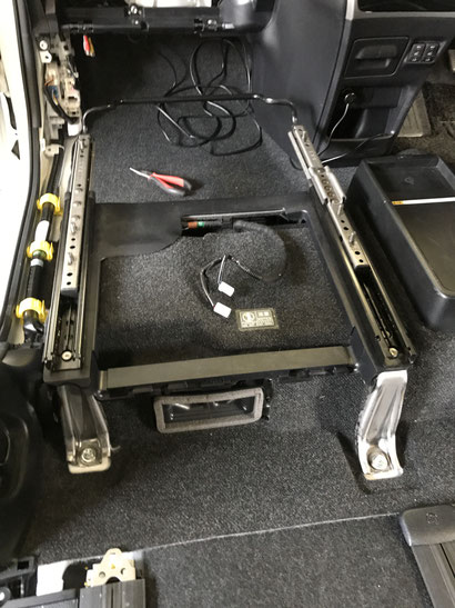 新型VOXY,NOAH、エスクワイアの回転対座シート、スイベルシートの取付はOSPで出来ます!