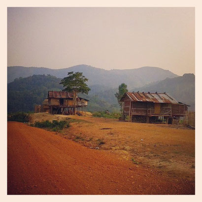 Sur la piste près de Ban Dong, Laos, 12.04.2014