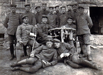 Soldats allemands, instruments bricolés, seconde ligne, 1914-1918